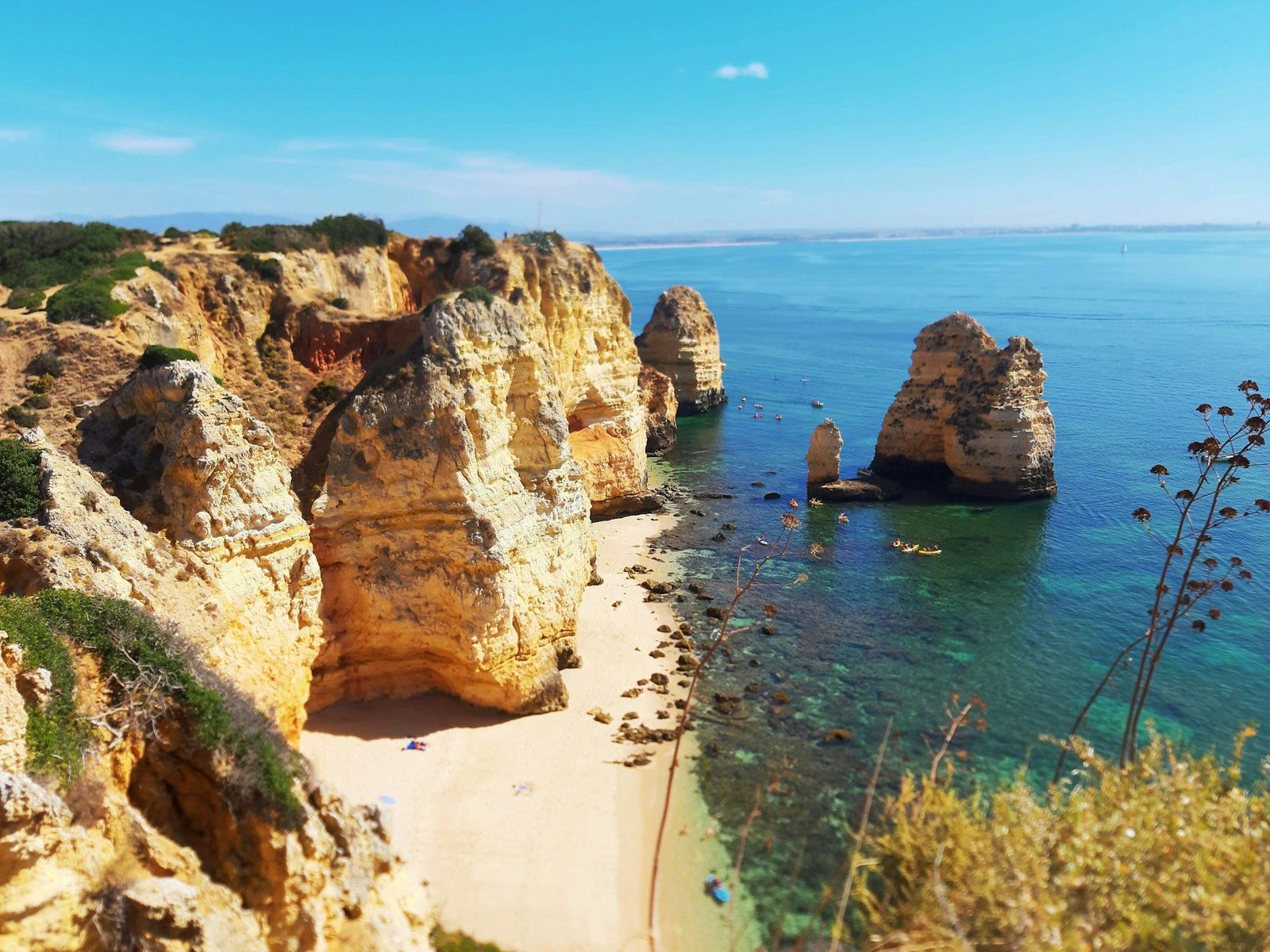 Kliffen en strand bij Lagos in de Algarve